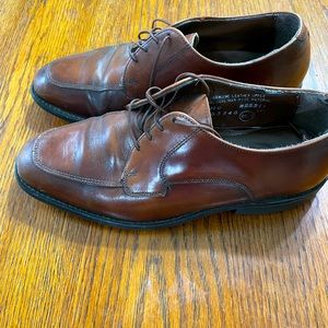 Vintage Thom McAn brown dress shoes